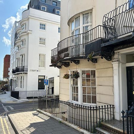 Two Top Central Beach Studios - Also Separate Spa Cabin And Watersports Brighton Kültér fotó