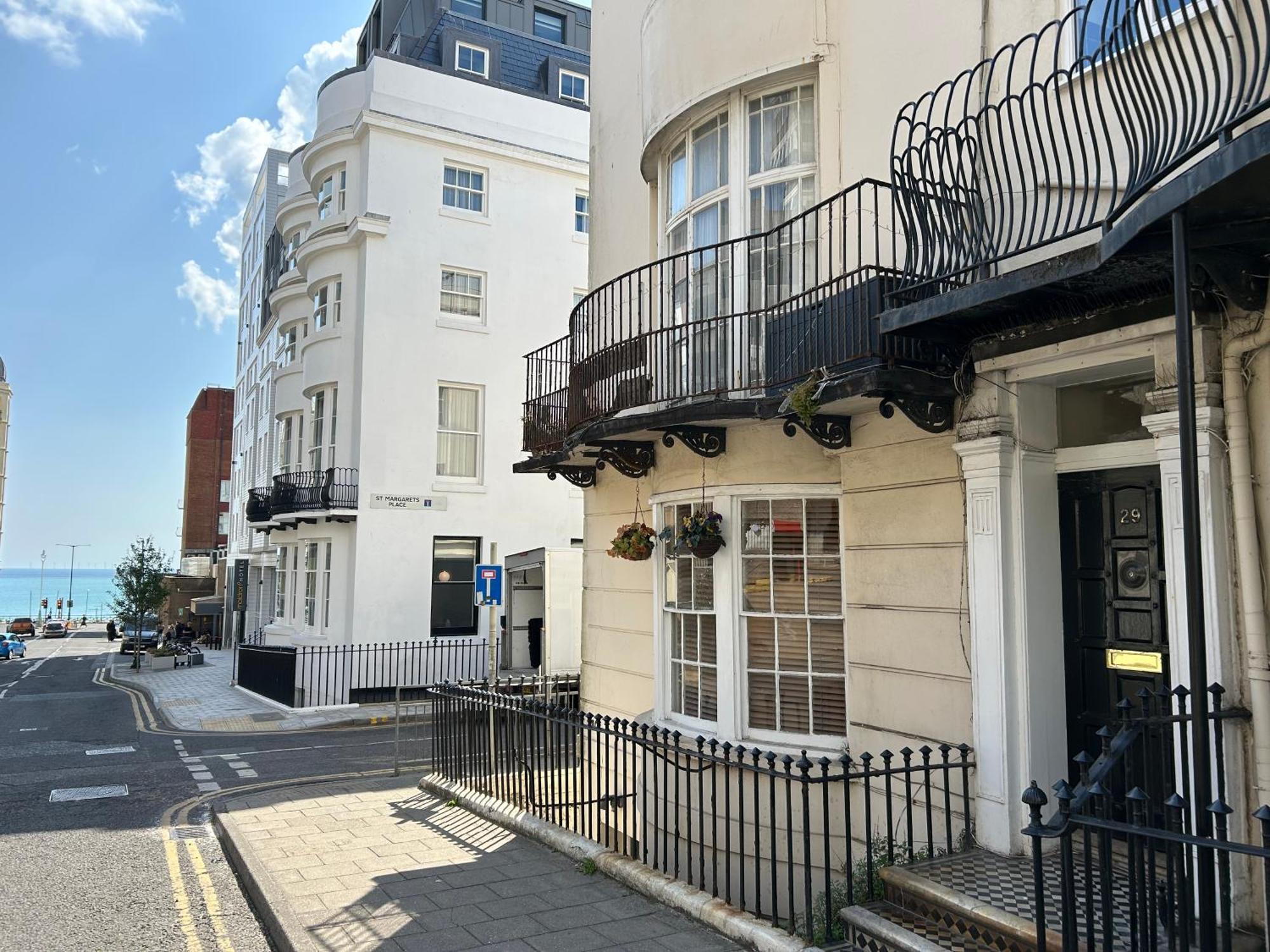Two Top Central Beach Studios - Also Separate Spa Cabin And Watersports Brighton Kültér fotó